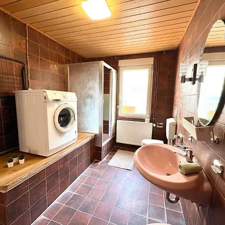 Apartment Geräumiges Monteurapartment 1 In Mit Parkplatz