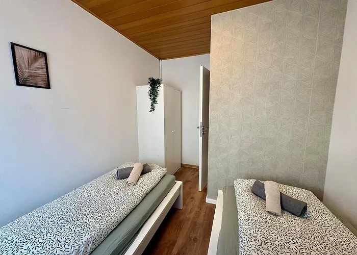 Geräumiges Monteurapartment 1 In Mit Parkplatz Apartment